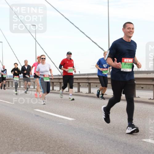 03.10.2025 - Köhlbrandbrückenlauf Lena Gebhardt http://msf.ph/oto/9197349 03.10.2025 15:31:00 Position 1 9476 meine-sportfotos.de