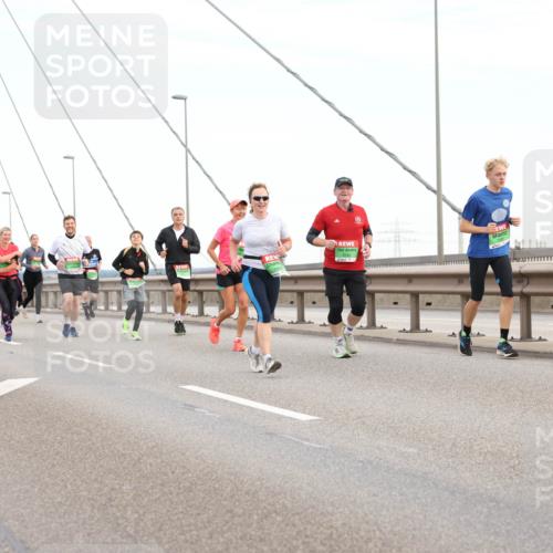 03.10.2025 - Köhlbrandbrückenlauf Lena Gebhardt http://msf.ph/oto/9197351 03.10.2025 15:31:00 Position 1  meine-sportfotos.de