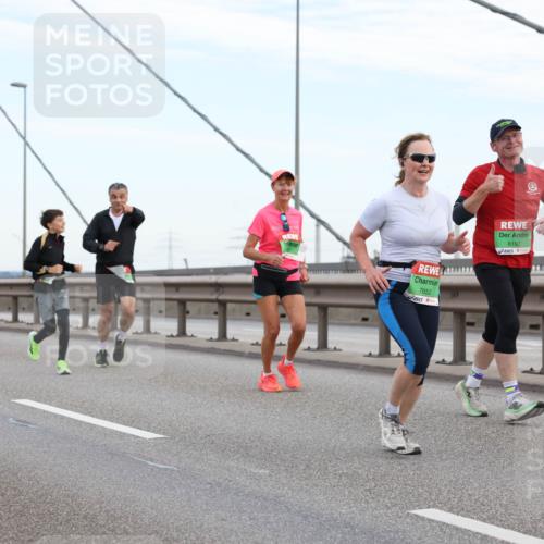 03.10.2025 - Köhlbrandbrückenlauf Lena Gebhardt http://msf.ph/oto/9197359 03.10.2025 15:31:02 Position 1 7652, 8192 meine-sportfotos.de