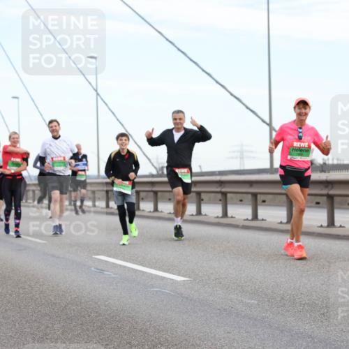 03.10.2025 - Köhlbrandbrückenlauf Lena Gebhardt http://msf.ph/oto/9197361 03.10.2025 15:31:02 Position 1 76 meine-sportfotos.de