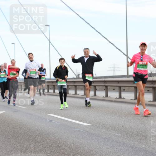 03.10.2025 - Köhlbrandbrückenlauf Lena Gebhardt http://msf.ph/oto/9197362 03.10.2025 15:31:03 Position 1 7992 meine-sportfotos.de