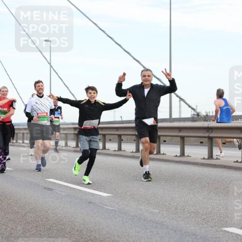 03.10.2025 - Köhlbrandbrückenlauf Lena Gebhardt http://msf.ph/oto/9197367 03.10.2025 15:31:03 Position 1 9133, 7992 meine-sportfotos.de