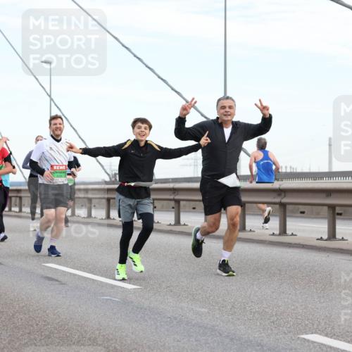 03.10.2025 - Köhlbrandbrückenlauf Lena Gebhardt http://msf.ph/oto/9197369 03.10.2025 15:31:04 Position 1  meine-sportfotos.de