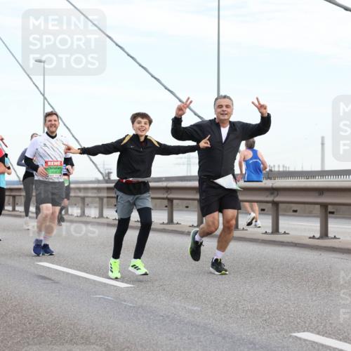 03.10.2025 - Köhlbrandbrückenlauf Lena Gebhardt http://msf.ph/oto/9197370 03.10.2025 15:31:04 Position 1 9133 meine-sportfotos.de