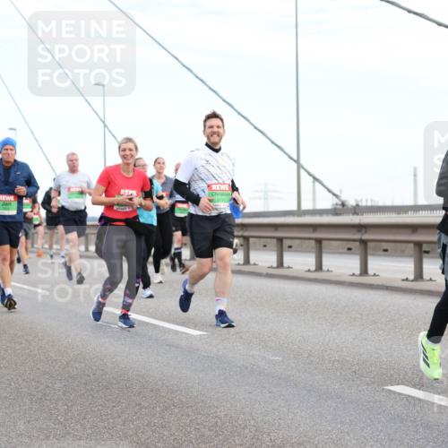 03.10.2025 - Köhlbrandbrückenlauf Lena Gebhardt http://msf.ph/oto/9197377 03.10.2025 15:31:05 Position 1 9460 meine-sportfotos.de