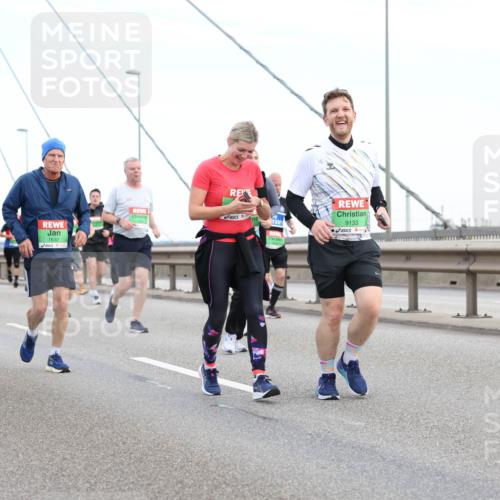 03.10.2025 - Köhlbrandbrückenlauf Lena Gebhardt http://msf.ph/oto/9197378 03.10.2025 15:31:06 Position 1 8957, 7632, 9133 meine-sportfotos.de