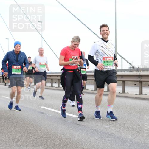 03.10.2025 - Köhlbrandbrückenlauf Lena Gebhardt http://msf.ph/oto/9197379 03.10.2025 15:31:06 Position 1 8957, 7632, 9133 meine-sportfotos.de