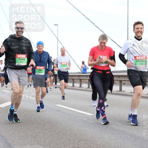 03.10.2025 - Köhlbrandbrückenlauf Lena Gebhardt http://msf.ph/oto/9197381 03.10.2025 15:31:06 Position 1 8957, 7632, 9133 meine-sportfotos.de