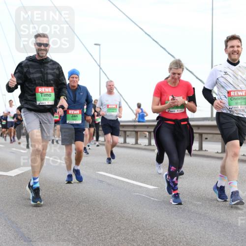 03.10.2025 - Köhlbrandbrückenlauf Lena Gebhardt http://msf.ph/oto/9197382 03.10.2025 15:31:06 Position 1 8957, 9132, 7632, 9133 meine-sportfotos.de