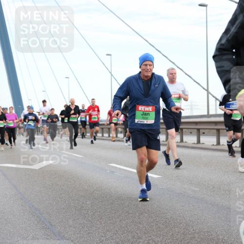 03.10.2025 - Köhlbrandbrückenlauf Lena Gebhardt http://msf.ph/oto/9197389 03.10.2025 15:31:08 Position 1 7632, 898 meine-sportfotos.de