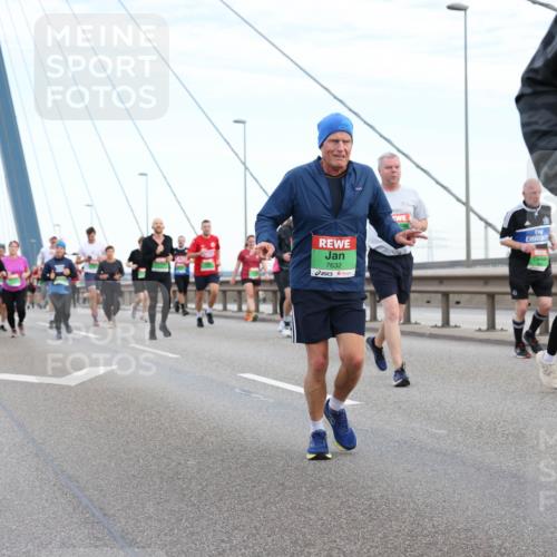 03.10.2025 - Köhlbrandbrückenlauf Lena Gebhardt http://msf.ph/oto/9197390 03.10.2025 15:31:08 Position 1 7632 meine-sportfotos.de