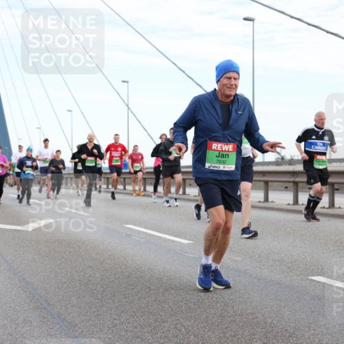 03.10.2025 - Köhlbrandbrückenlauf Lena Gebhardt http://msf.ph/oto/9197392 03.10.2025 15:31:08 Position 1 7632, 7913 meine-sportfotos.de