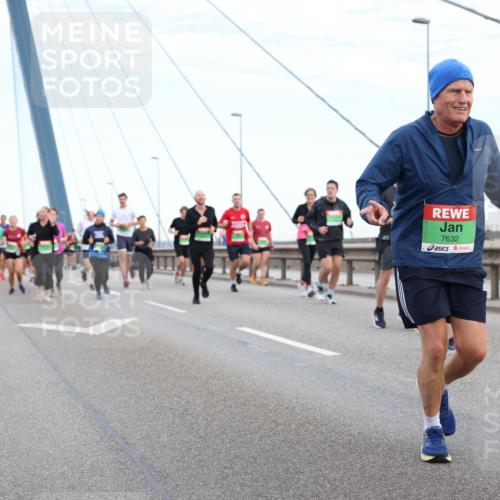 03.10.2025 - Köhlbrandbrückenlauf Lena Gebhardt http://msf.ph/oto/9197393 03.10.2025 15:31:08 Position 1 7632 meine-sportfotos.de