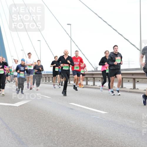 03.10.2025 - Köhlbrandbrückenlauf Lena Gebhardt http://msf.ph/oto/9197394 03.10.2025 15:31:09 Position 1 7989, 30 meine-sportfotos.de