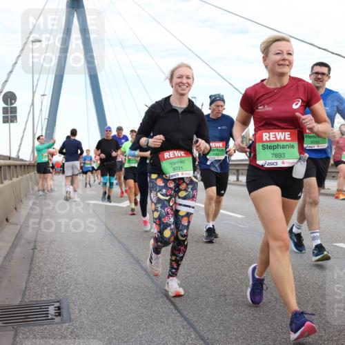 03.10.2025 - Köhlbrandbrückenlauf Lena Gebhardt http://msf.ph/oto/9197424 03.10.2025 15:31:15 Position 1 9721, 7893, 9244 meine-sportfotos.de