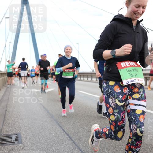 03.10.2025 - Köhlbrandbrückenlauf Lena Gebhardt http://msf.ph/oto/9197425 03.10.2025 15:31:16 Position 1 9077, 9721 meine-sportfotos.de
