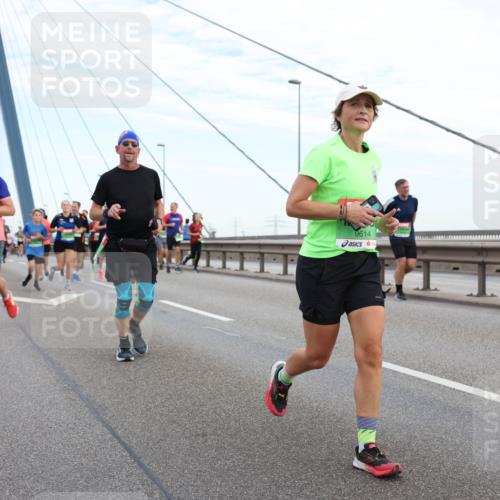 03.10.2025 - Köhlbrandbrückenlauf Lena Gebhardt http://msf.ph/oto/9197434 03.10.2025 15:31:18 Position 1 9614 meine-sportfotos.de