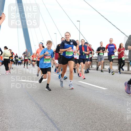 03.10.2025 - Köhlbrandbrückenlauf Lena Gebhardt http://msf.ph/oto/9197441 03.10.2025 15:31:20 Position 1 8864, 7591 meine-sportfotos.de