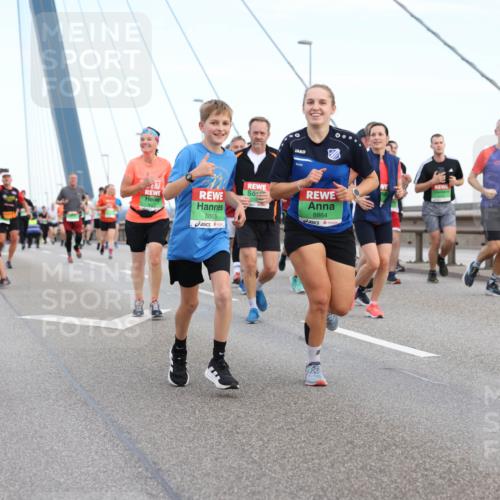 03.10.2025 - Köhlbrandbrückenlauf Lena Gebhardt http://msf.ph/oto/9197446 03.10.2025 15:31:20 Position 1 8865, 8864 meine-sportfotos.de