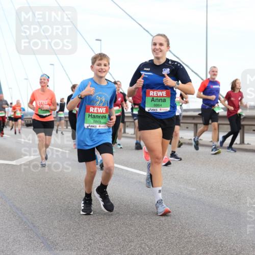 03.10.2025 - Köhlbrandbrückenlauf Lena Gebhardt http://msf.ph/oto/9197448 03.10.2025 15:31:21 Position 1 8865, 8864 meine-sportfotos.de