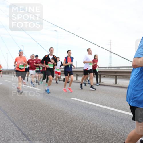 03.10.2025 - Köhlbrandbrückenlauf Lena Gebhardt http://msf.ph/oto/9197456 03.10.2025 15:31:22 Position 1  meine-sportfotos.de