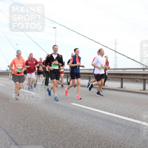 03.10.2025 - Köhlbrandbrückenlauf Lena Gebhardt http://msf.ph/oto/9197457 03.10.2025 15:31:22 Position 1  meine-sportfotos.de