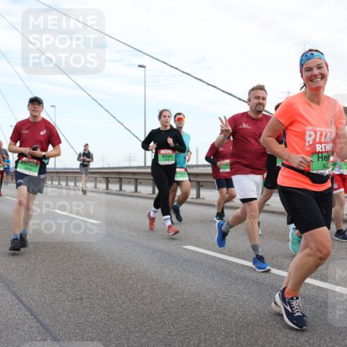 03.10.2025 - Köhlbrandbrückenlauf Lena Gebhardt http://msf.ph/oto/9197468 03.10.2025 15:31:24 Position 1 9 meine-sportfotos.de