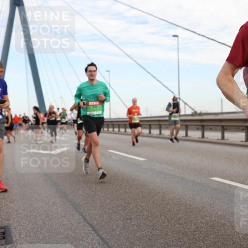 03.10.2025 - Köhlbrandbrückenlauf Lena Gebhardt http://msf.ph/oto/9197474 03.10.2025 15:31:26 Position 1 8978 meine-sportfotos.de