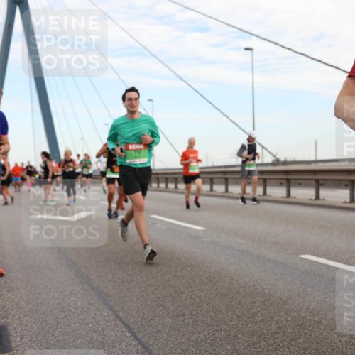 03.10.2025 - Köhlbrandbrückenlauf Lena Gebhardt http://msf.ph/oto/9197475 03.10.2025 15:31:26 Position 1 1 meine-sportfotos.de