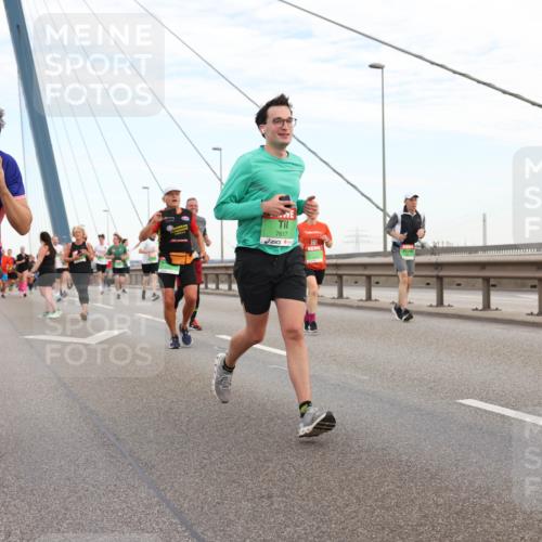 03.10.2025 - Köhlbrandbrückenlauf Lena Gebhardt http://msf.ph/oto/9197477 03.10.2025 15:31:26 Position 1 9383, 7617 meine-sportfotos.de