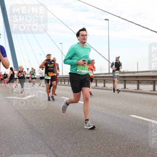 03.10.2025 - Köhlbrandbrückenlauf Lena Gebhardt http://msf.ph/oto/9197478 03.10.2025 15:31:26 Position 1 9383, 7617 meine-sportfotos.de