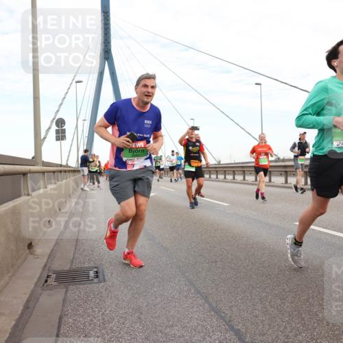 03.10.2025 - Köhlbrandbrückenlauf Lena Gebhardt http://msf.ph/oto/9197481 03.10.2025 15:31:27 Position 1  meine-sportfotos.de