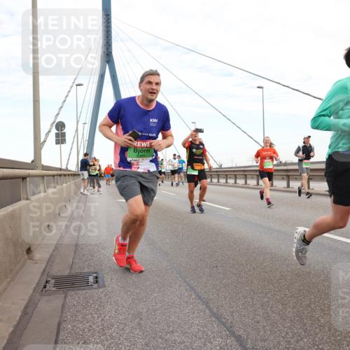 03.10.2025 - Köhlbrandbrückenlauf Lena Gebhardt http://msf.ph/oto/9197482 03.10.2025 15:31:27 Position 1 9383, 7617 meine-sportfotos.de