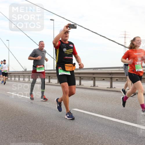 03.10.2025 - Köhlbrandbrückenlauf Lena Gebhardt http://msf.ph/oto/9197491 03.10.2025 15:31:28 Position 1 8900, 972 meine-sportfotos.de