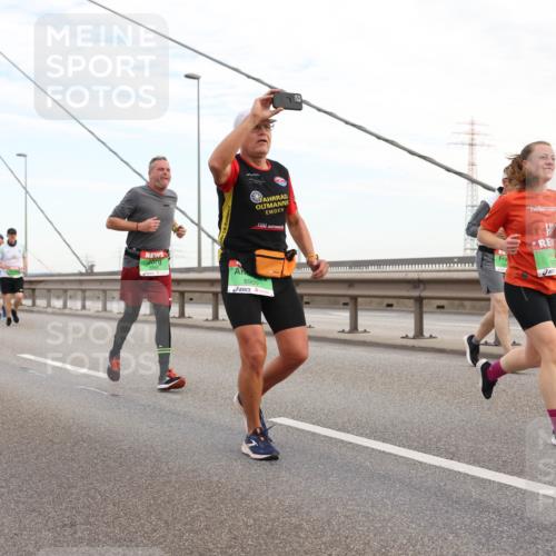 03.10.2025 - Köhlbrandbrückenlauf Lena Gebhardt http://msf.ph/oto/9197492 03.10.2025 15:31:28 Position 1 8960 meine-sportfotos.de