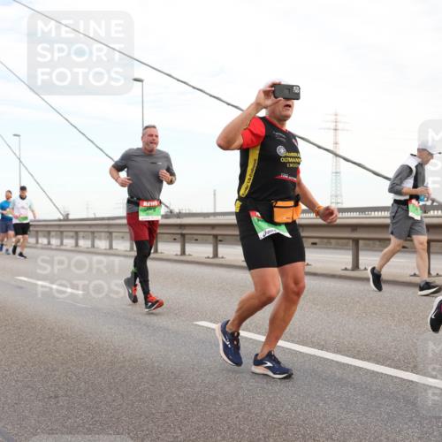 03.10.2025 - Köhlbrandbrückenlauf Lena Gebhardt http://msf.ph/oto/9197494 03.10.2025 15:31:29 Position 1 111 meine-sportfotos.de