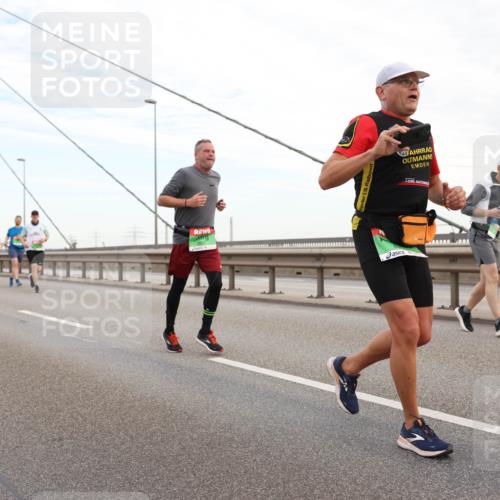 03.10.2025 - Köhlbrandbrückenlauf Lena Gebhardt http://msf.ph/oto/9197495 03.10.2025 15:31:29 Position 1  meine-sportfotos.de