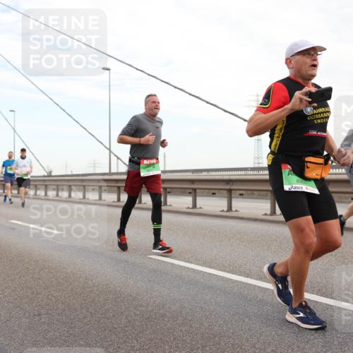 03.10.2025 - Köhlbrandbrückenlauf Lena Gebhardt http://msf.ph/oto/9197496 03.10.2025 15:31:29 Position 1 8960 meine-sportfotos.de