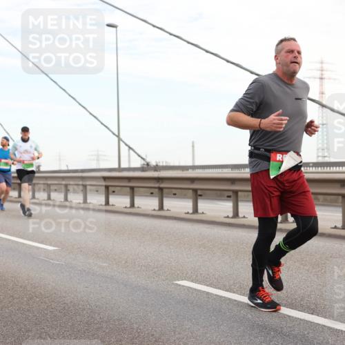 03.10.2025 - Köhlbrandbrückenlauf Lena Gebhardt http://msf.ph/oto/9197500 03.10.2025 15:31:30 Position 1  meine-sportfotos.de