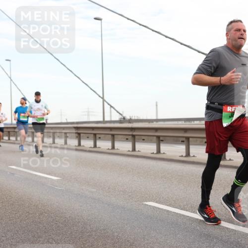 03.10.2025 - Köhlbrandbrückenlauf Lena Gebhardt http://msf.ph/oto/9197501 03.10.2025 15:31:30 Position 1  meine-sportfotos.de