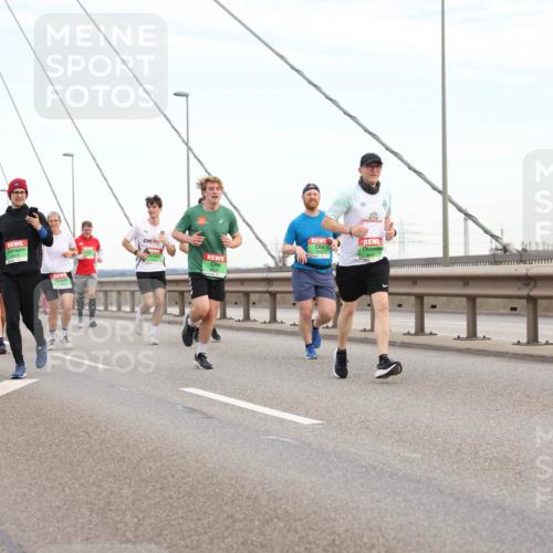 03.10.2025 - Köhlbrandbrückenlauf Lena Gebhardt http://msf.ph/oto/9197504 03.10.2025 15:31:31 Position 1  meine-sportfotos.de
