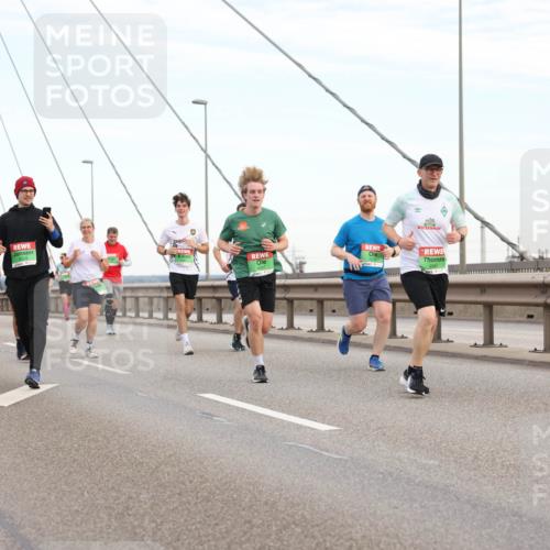 03.10.2025 - Köhlbrandbrückenlauf Lena Gebhardt http://msf.ph/oto/9197505 03.10.2025 15:31:31 Position 1  meine-sportfotos.de