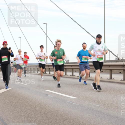03.10.2025 - Köhlbrandbrückenlauf Lena Gebhardt http://msf.ph/oto/9197506 03.10.2025 15:31:31 Position 1 854, 8529 meine-sportfotos.de