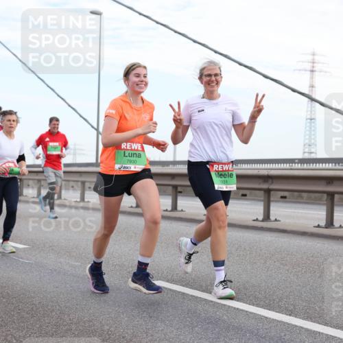 03.10.2025 - Köhlbrandbrückenlauf Lena Gebhardt http://msf.ph/oto/9197528 03.10.2025 15:31:36 Position 1 7930, 7931 meine-sportfotos.de