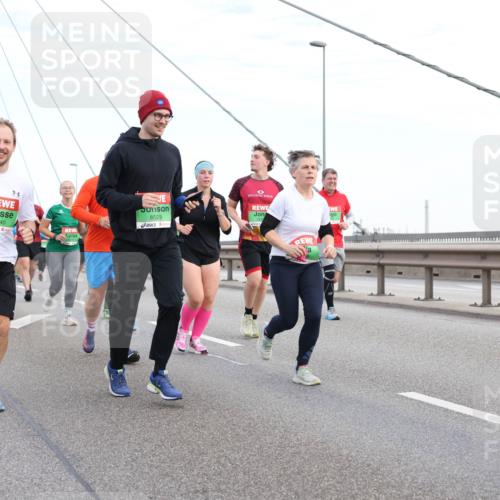 03.10.2025 - Köhlbrandbrückenlauf Lena Gebhardt http://msf.ph/oto/9197532 03.10.2025 15:31:37 Position 1 8540, 8529 meine-sportfotos.de
