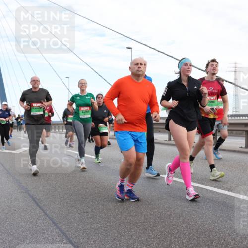 03.10.2025 - Köhlbrandbrückenlauf Lena Gebhardt http://msf.ph/oto/9197541 03.10.2025 15:31:38 Position 1 7315 meine-sportfotos.de