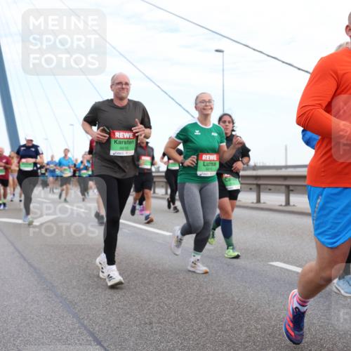 03.10.2025 - Köhlbrandbrückenlauf Lena Gebhardt http://msf.ph/oto/9197543 03.10.2025 15:31:39 Position 1 8816 meine-sportfotos.de