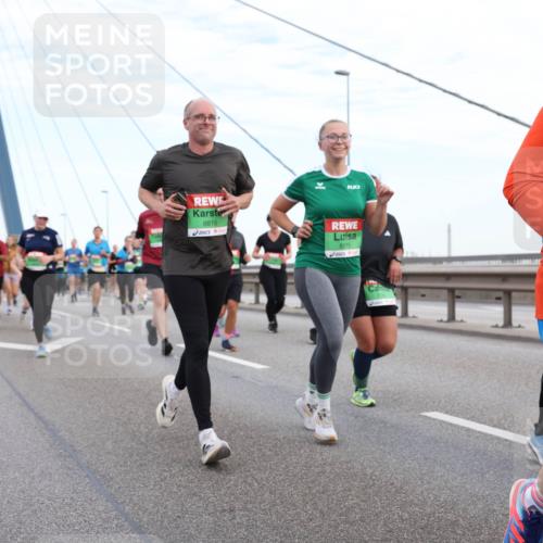 03.10.2025 - Köhlbrandbrückenlauf Lena Gebhardt http://msf.ph/oto/9197545 03.10.2025 15:31:39 Position 1 8816, 8815 meine-sportfotos.de
