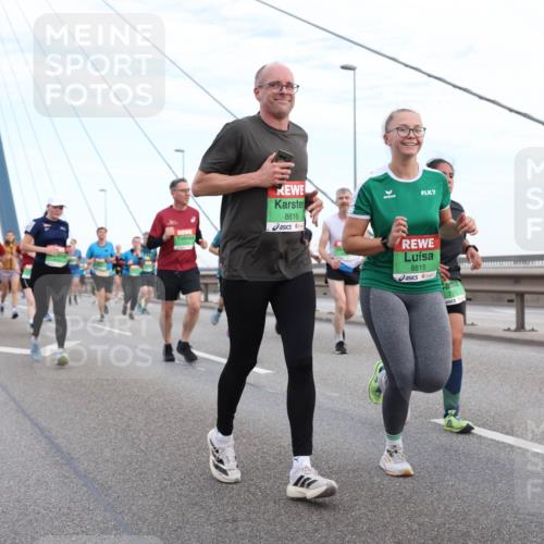 03.10.2025 - Köhlbrandbrückenlauf Lena Gebhardt http://msf.ph/oto/9197546 03.10.2025 15:31:39 Position 1 8816, 7, 8815, 775 meine-sportfotos.de
