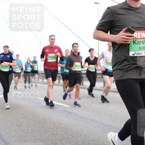 03.10.2025 - Köhlbrandbrückenlauf Lena Gebhardt http://msf.ph/oto/9197551 03.10.2025 15:31:40 Position 1 8816 meine-sportfotos.de